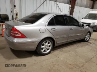 2003 Mercedes-Benz C 240 z VIN WDBRF81J63F356884, wystawiony jako Copart lot #63701705 z przebiegiem 104 856 mil mil oraz Szkoda całkowita • Salvage title. Historia ofert i sprzedaży dostępna na DreamBid. Obrazek 3.