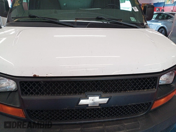 2015 Chevrolet Express Cargo z VIN 1GCWGFCF2F1160764, wystawiony jako IAAI lot #42566615 z przebiegiem 232 493 mil mil oraz . Historia ofert i sprzedaży dostępna na DreamBid. Obrazek 17.