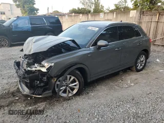 2024 Audi Q3 S line Premium Plus z VIN WA1EECF36R1172920, wystawiony jako Copart lot #87403704 z przebiegiem 2564 mil mil oraz Nie do naprawy. Historia ofert i sprzedaży dostępna na DreamBid. Obrazek 1.