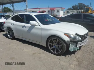 2013 Infiniti M37 with VIN JN1BY1AP6DM511104, listed as a IAAI auction lot 41818184 with 138,605 mi miles. Bid and sale history available at carsss.com. Image 1.