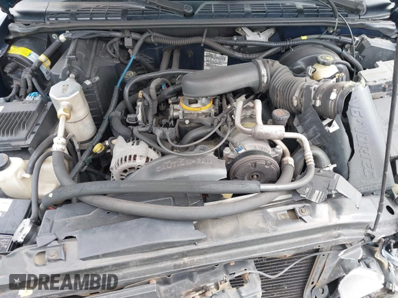 2000 Chevrolet S-10 LS with VIN 1GCCS19WXY8242120, listed as a IAAI auction lot 41675109 with 196,408 mi miles. Bid and sale history available at carsss.com. Image 10.
