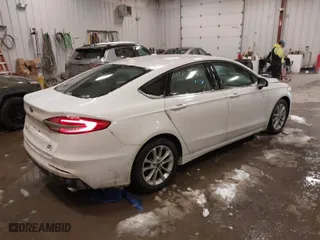 2020 Ford Fusion SE with VIN 3FA6P0HD0LR261278, listed as a IAAI auction lot 41607048 with 103,412 mi miles. Bid and sale history available at carsss.com. Image 4.