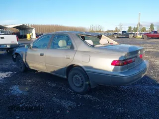 1997 Toyota Camry LE z VIN 4T1BG22K0VU019383, wystawiony jako IAAI lot #41271457 z przebiegiem 175 214 mil mil oraz . Historia ofert i sprzedaży dostępna na DreamBid. Obrazek 3.