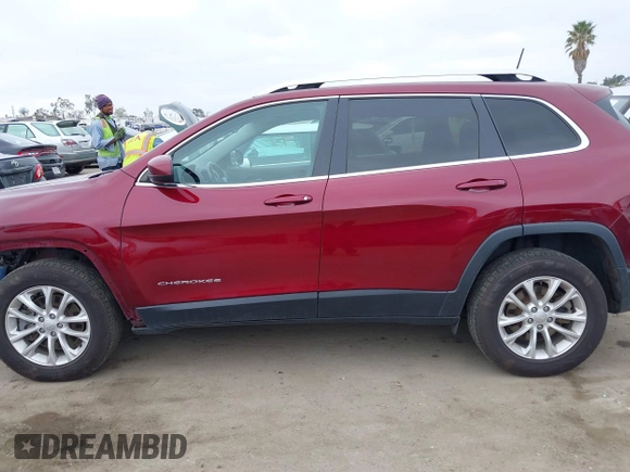 2019 Jeep Cherokee Latitude z VIN 1C4PJMCB7KD442625, wystawiony jako IAAI lot #41872030 z przebiegiem 166 352 mil mil oraz . Historia ofert i sprzedaży dostępna na DreamBid. Obrazek 15.