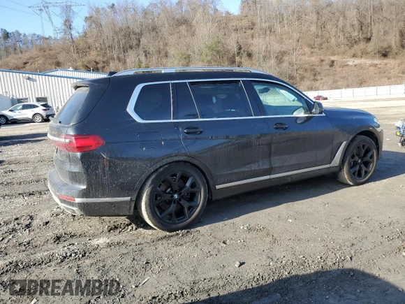 2021 BMW X7 xDrive40i z VIN 5UXCW2C06M9G15321, wystawiony jako Copart lot #46824665 z przebiegiem Nie podano mil oraz Szkoda całkowita • Salvage title. Historia ofert i sprzedaży dostępna na DreamBid. Obrazek 3.