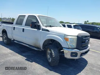 2015 Ford F-250 Lariat z VIN 1FT7W2BT1FEC41447, wystawiony jako IAAI lot #42138182 z przebiegiem 221 444 mil mil oraz . Historia ofert i sprzedaży dostępna na DreamBid. Obrazek 1.