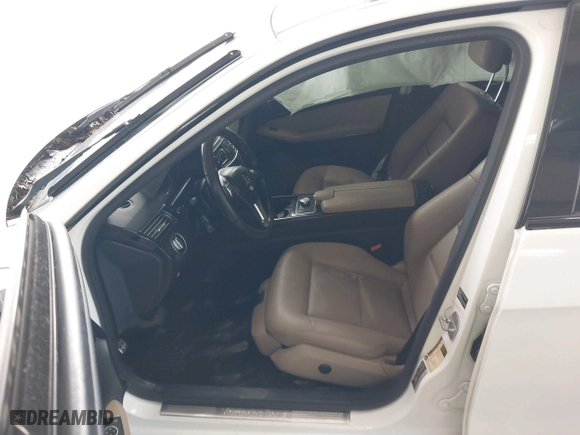 2013 Mercedes-Benz E-Class E 350 Luxury with VIN WDDHF5KB3DA692743, listed as a IAAI auction lot 40550950 with 142,986 mi miles. Bid and sale history available at carsss.com. Image 5.