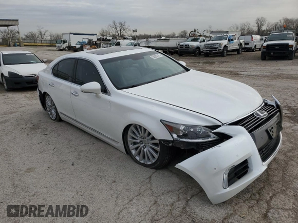 2016 Lexus LS 460 z VIN JTHCL5EF2G5026979, wystawiony jako Copart lot #50082125 z przebiegiem 99 336 mil mil oraz Szkoda całkowita • Salvage title. Historia ofert i sprzedaży dostępna na DreamBid. Obrazek 4.