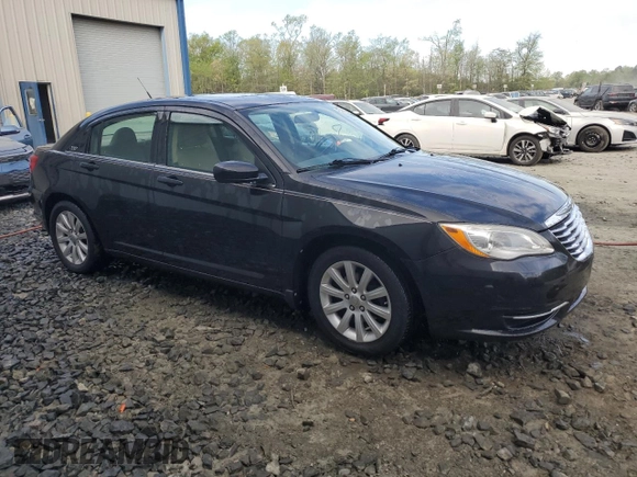 2011 Chrysler 200 Touring z VIN 1C3BC1FG6BN502855, wystawiony jako Copart lot #54063735 z przebiegiem 110 580 mil mil oraz Czysty tytuł • Clean title. Historia ofert i sprzedaży dostępna na DreamBid. Obrazek 4.