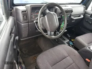 2002 Jeep Wrangler X z VIN 1J4FA39S32P767598, wystawiony jako Copart lot #55974555 z przebiegiem 177 793 mil mil oraz Czysty tytuł • Clean title. Historia ofert i sprzedaży dostępna na DreamBid. Obrazek 8.
