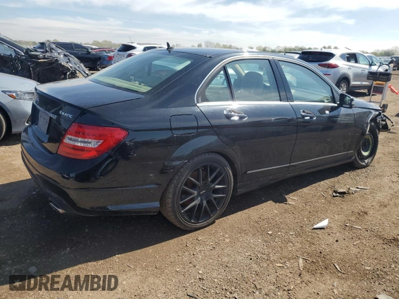 2013 Mercedes-Benz C 300 Sport z VIN WDDGF8AB9DR246774, wystawiony jako Copart lot #55808575 z przebiegiem Nie podano mil oraz Czysty tytuł • Clean title. Historia ofert i sprzedaży dostępna na DreamBid. Obrazek 3.