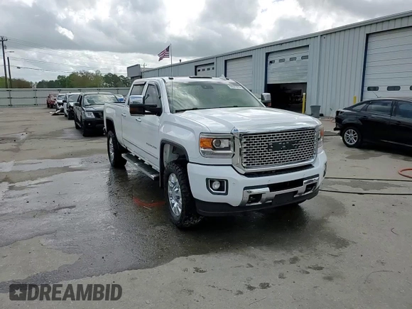 2016 GMC Sierra 2500HD Denali z VIN 1GT12UE84GF272949, wystawiony jako Copart lot #50641015 z przebiegiem 270 501 mil mil oraz Szkoda całkowita • Salvage title. Historia ofert i sprzedaży dostępna na DreamBid. Obrazek 14.