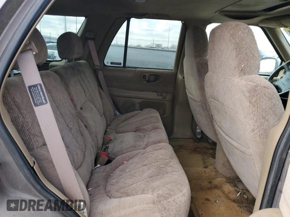 1998 GMC Jimmy SLE with VIN 1GKDT13W3W2555220, listed as a Copart auction lot 42743674 with 207,235 mi miles and Salvage Title. Bid and sale history available at carsss.com. Image 10.