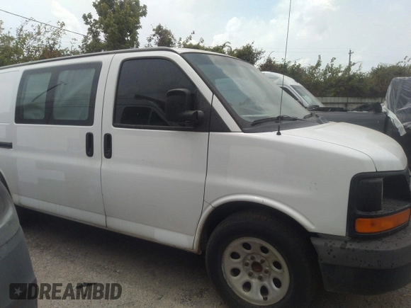 2014 Chevrolet Express Cargo z VIN 1GCSGAFX1E1153230, wystawiony jako IAAI lot #42267802 z przebiegiem 246 804 mil mil oraz . Historia ofert i sprzedaży dostępna na DreamBid. Obrazek 13.