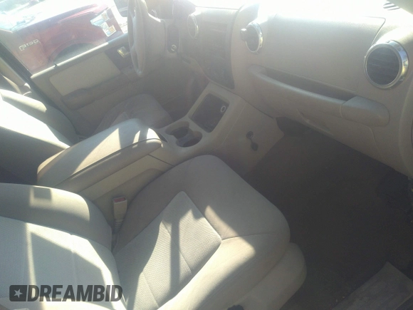 2004 Ford Expedition XLT with VIN 1FMPU16W64LA01397, listed as a IAAI auction lot 41494738 with 214,192 mi miles. Bid and sale history available at carsss.com. Image 5.