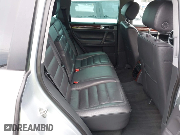 2006 Volkswagen Touareg 4.2L V8 z VIN WVGZM77L06D043948, wystawiony jako IAAI lot #41839431 z przebiegiem 207 496 mil mil oraz . Historia ofert i sprzedaży dostępna na DreamBid. Obrazek 8.