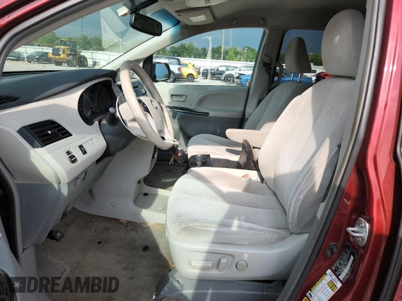 2013 Toyota Sienna LE AAS z VIN 5TDKK3DC6DS362510, wystawiony jako Copart lot #65827725 z przebiegiem 175 045 mil mil oraz Czysty tytuł • Clean title. Historia ofert i sprzedaży dostępna na DreamBid. Obrazek 7.