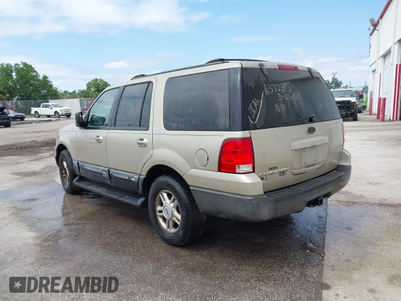2004 Ford Expedition Special Service with VIN 1FMPU16L24LA37285, listed as a IAAI auction lot 41865431 with 244,616 mi miles. Bid and sale history available at carsss.com. Image 3.