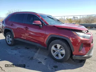 2022 Toyota RAV4 XLE with VIN JTMW1RFV0ND095383, listed as a Copart auction lot 77635504 with 30,886 mi miles and Salvage Title. Bid and sale history available at carsss.com. Image 4.