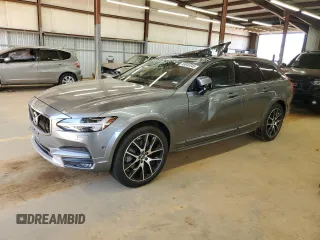 2018 Volvo V90 z VIN YV4A22NL6J1026625, wystawiony jako Copart lot #48945545 z przebiegiem 108 622 mil mil oraz Szkody całkowita. Historia ofert i sprzedaży dostępna na DreamBid. Obrazek 1.
