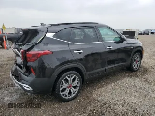 2021 Kia Seltos SX z VIN KNDETCA23M7145724, wystawiony jako Copart lot #60675105 z przebiegiem 108 324 mil mil oraz Szkoda całkowita • Salvage title. Historia ofert i sprzedaży dostępna na DreamBid. Obrazek 3.