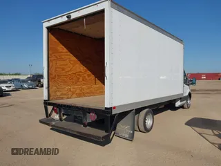 2020 Ford Transit z VIN 1FDBF6Z81LKB54837, wystawiony jako IAAI lot #42167980 z przebiegiem 63 926 mil mil oraz . Historia ofert i sprzedaży dostępna na DreamBid. Obrazek 4.