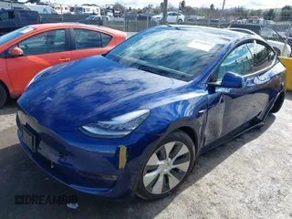 2022 Tesla Model Y Long Range with VIN 7SAYGDEE6NF318372, listed as a IAAI auction lot 41526857 with 26,083 mi miles and . Bid and sale history available at carsss.com. Image 20.