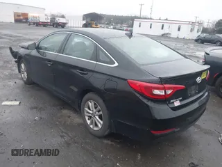 2015 Hyundai Sonata SE z VIN 5NPE24AF0FH174866, wystawiony jako IAAI lot #41114740 z przebiegiem 117 275 mil mil oraz . Historia ofert i sprzedaży dostępna na DreamBid. Obrazek 3.