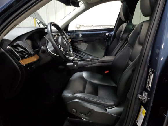 2022 Volvo XC90 Momentum with VIN YV4A221K2N1777983, listed as a Copart auction lot 44612795 with 27,763 mi miles and Salvage title. Bid and sale history available at DreamBid. Image 7.