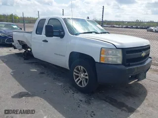 2008 Chevrolet Silverado 1500 Work Truck with VIN 1GCEC19X68Z113851, listed as a IAAI auction lot 41775750 with 227,717 mi miles. Bid and sale history available at carsss.com. Image 1.