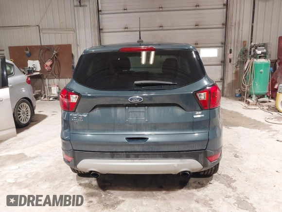 2019 Ford Escape SE z VIN 1FMCU9GDXKUA54699, wystawiony jako IAAI lot #41667188 z przebiegiem 127 376 mil mil oraz . Historia ofert i sprzedaży dostępna na DreamBid. Obrazek 16.