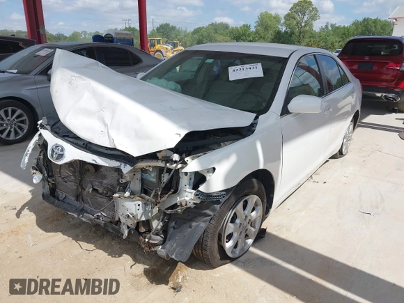 2011 Toyota Camry LE z VIN 4T1BF3EK6BU631409, wystawiony jako IAAI lot #42313431 z przebiegiem 117 409 mil mil oraz . Historia ofert i sprzedaży dostępna na DreamBid. Obrazek 17.