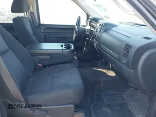 2010 GMC Sierra 1500 SLE z VIN 3GTRKVE37AG102958, wystawiony jako IAAI lot #41366917 z przebiegiem 212 094 mil mil oraz . Historia ofert i sprzedaży dostępna na DreamBid. Obrazek 5.