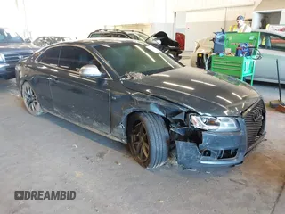 2009 Audi S5 z VIN WAURV78T29A028113, wystawiony jako IAAI lot #41677413 z przebiegiem 138 434 mil mil oraz . Historia ofert i sprzedaży dostępna na DreamBid. Obrazek 1.