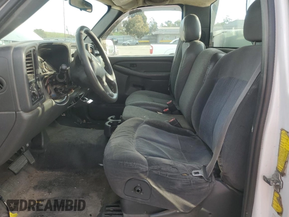 2005 GMC Sierra 1500 with VIN 1GDHC24U65E138733, listed as a Copart auction lot 47315715 with 303,907 mi miles and Salvage Title. Bid and sale history available at DreamBid. Image 7.