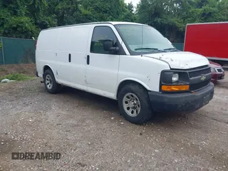 2014 Chevrolet Express Cargo z VIN 1GCSGAFX3E1136493, wystawiony jako IAAI lot #42532674 z przebiegiem 208 646 mil mil oraz . Historia ofert i sprzedaży dostępna na DreamBid. Obrazek 1.