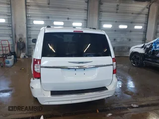 2015 Chrysler Town & Country Touring-L with VIN 2C4RC1CG9FR573653, listed as a IAAI auction lot 41839012 with 116,248 mi miles. Bid and sale history available at carsss.com. Image 16.
