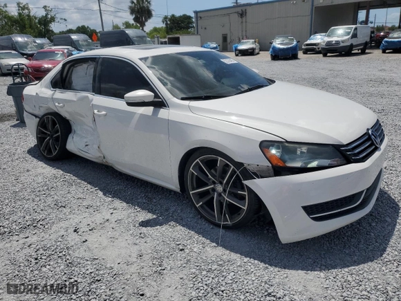 2013 Volkswagen Passat SE w/Sunroof with VIN 1VWBH7A38DC003586, listed as a Copart auction lot 52376465 with 157,387 mi miles and Salvage Title. Bid and sale history available at carsss.com. Image 4.