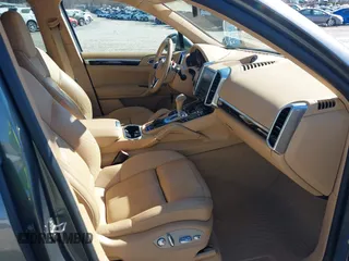 2017 Porsche Cayenne S z VIN WP1AB2A27HLA53653, wystawiony jako IAAI lot #41439419 z przebiegiem 100 740 mil mil oraz . Historia ofert i sprzedaży dostępna na DreamBid. Obrazek 5.