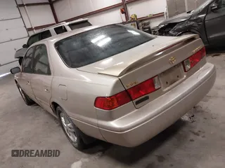 2001 Toyota Camry CE with VIN 4T1BG22K61U095586, listed as a IAAI auction lot 41336260 with 195,023 mi miles. Bid and sale history available at carsss.com. Image 3.