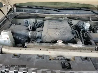 2018 Toyota Tundra SR5 с VIN 5TFDW5F10JX709808, выставлен на аукционе Copart как лот 70557625 с пробегом 125 250 миль миль и Списание • Salvage title. История ставок и продаж доступна на DreamBid. Изображение 13.