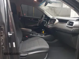 2018 Kia Sorento LX with VIN 5XYPG4A58JG363749, listed as a IAAI auction lot 42109662 with 109,667 mi miles and . Bid and sale history available at DreamBid. Image 5.