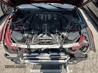 2018 BMW M5 z VIN WBSJF0C55JB283553, wystawiony jako Copart lot #55519235 z przebiegiem 57 128 mil mil oraz Szkody całkowita. Historia ofert i sprzedaży dostępna na DreamBid. Obrazek 7.