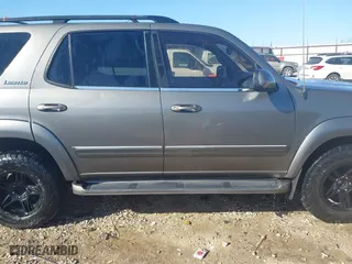 2004 Toyota Sequoia Limited with VIN 5TDZT38A84S214590, listed as a IAAI auction lot 41432564 with 292,899 mi miles. Bid and sale history available at carsss.com. Image 14.