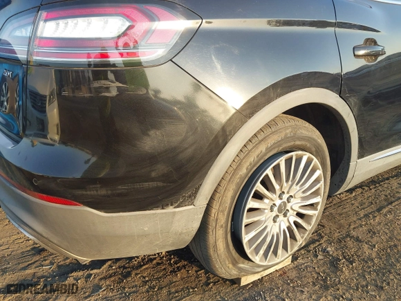2019 Lincoln Nautilus Standard with VIN 2LMPJ6J90KBL39841, listed as a IAAI auction lot 41436089 with 146,276 mi miles. Bid and sale history available at carsss.com. Image 18.