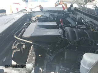 2018 Chevrolet Silverado 1500 LT z VIN 1GCRCREH1JZ170429, wystawiony jako IAAI lot #42210352 z przebiegiem 146 950 mil mil oraz . Historia ofert i sprzedaży dostępna na DreamBid. Obrazek 19.