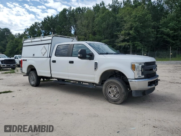 2018 Ford F-250 XL with VIN 1FT7W2B64JEC03990, listed as a Copart auction lot 61021315 with 208,711 mi miles and Clean title. Bid and sale history available at DreamBid. Image 4.