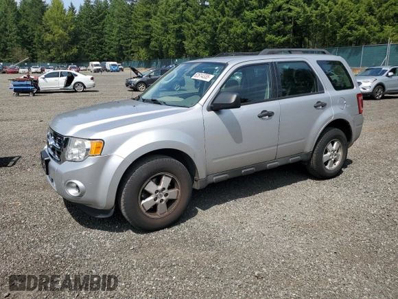 2011 Ford Escape XLS z VIN 1FMCU0C75BKA71501, wystawiony jako Copart lot #62614335 z przebiegiem 130 210 mil mil oraz Szkoda całkowita • Salvage title. Historia ofert i sprzedaży dostępna na DreamBid. Obrazek 1.