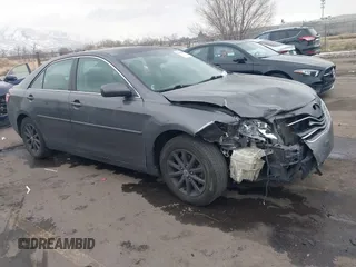 2011 Toyota Camry LE z VIN 4T4BF3EK7BR165320, wystawiony jako IAAI lot #41299126 z przebiegiem 271 182 mil mil oraz . Historia ofert i sprzedaży dostępna na DreamBid. Obrazek 1.