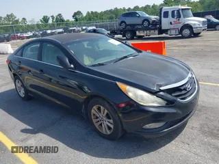2013 Hyundai Sonata GLS z VIN 5NPEB4AC3DH558367, wystawiony jako IAAI lot #42282726 z przebiegiem 256 858 mil mil oraz . Historia ofert i sprzedaży dostępna na DreamBid. Obrazek 1.